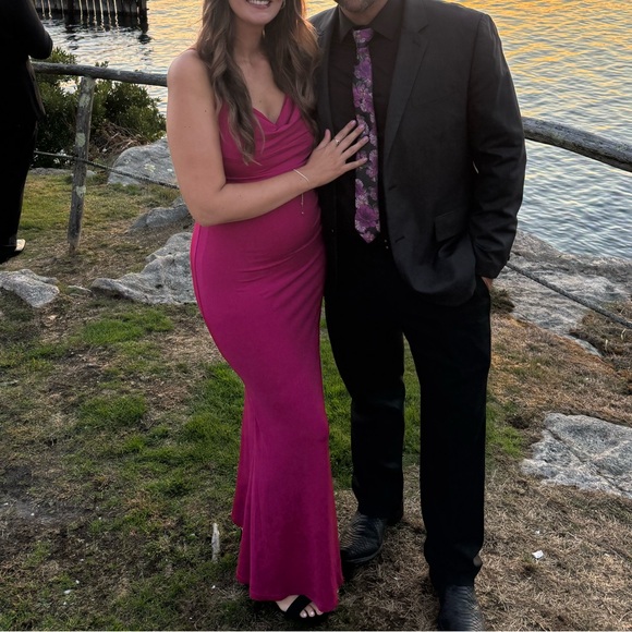 Elegant Formal Magenta Dress - Picture 3 of 4